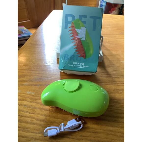 Pet Cleaning Steam Brush Cat Shedding Dog Spritz Comb NIB - Picture 1 of 5